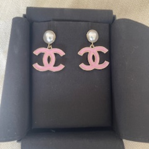 ❌SOLD!❌ NIB- CHANEL  Earrings from  2025 Collection - Picture 3 of 9
